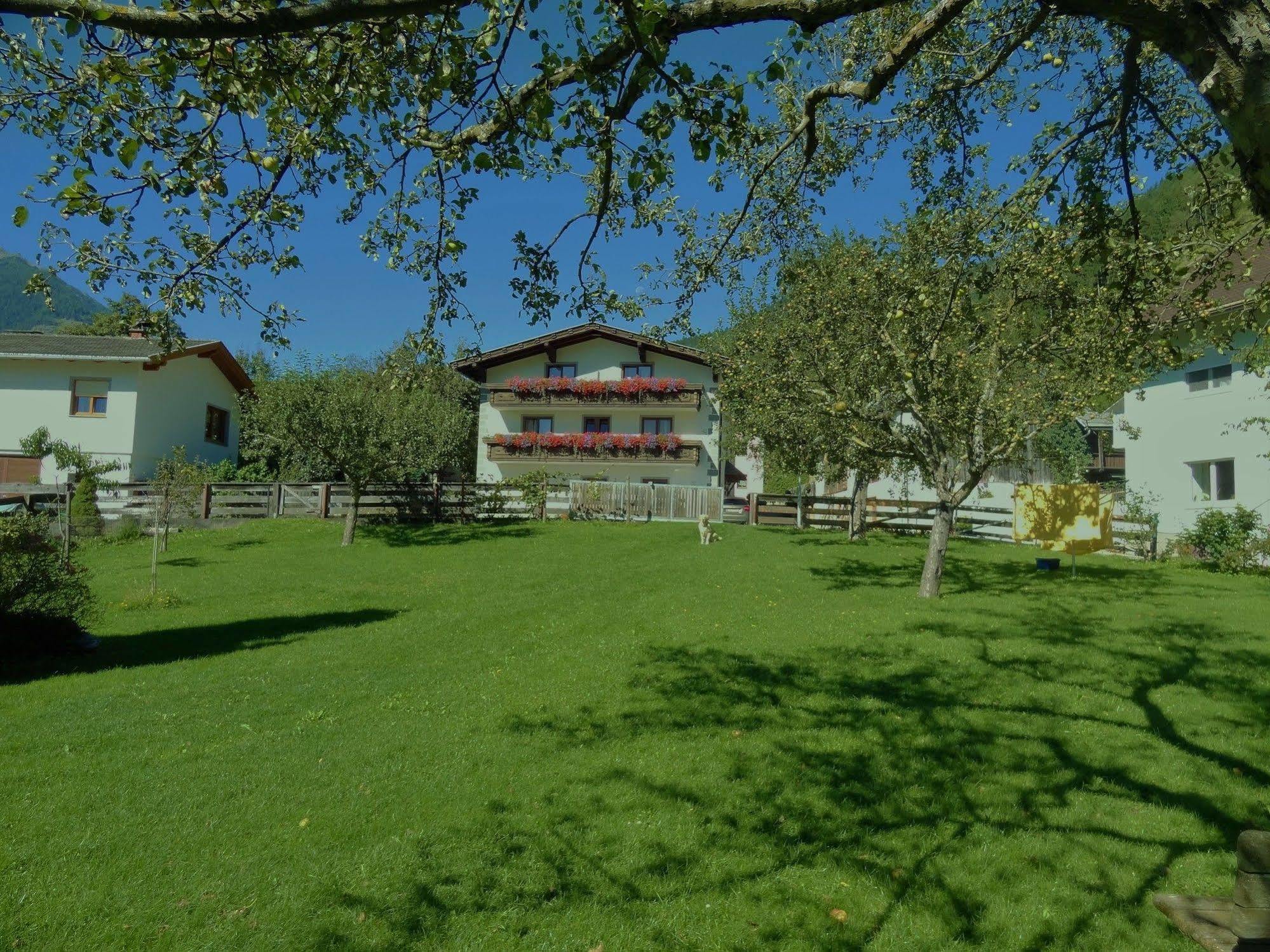 Gastehaus Zwischenberger Apartment Obervellach Luaran gambar